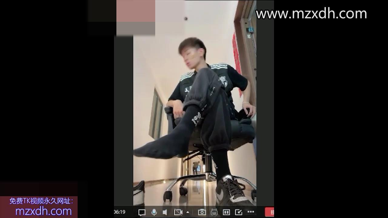 MZB2243-帅气的黑运动服男生的JIO远程展示