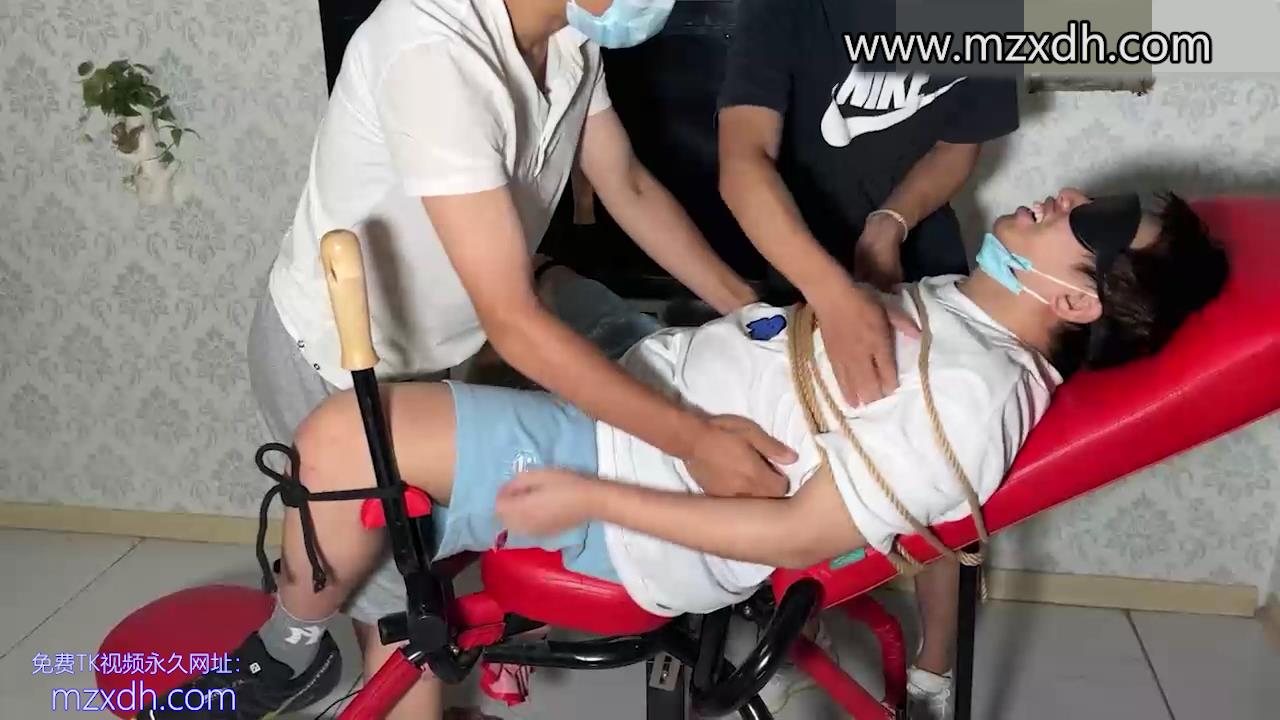 MZB2254-【极限tk】阿康首次体验多er同时tk脸部笑抽