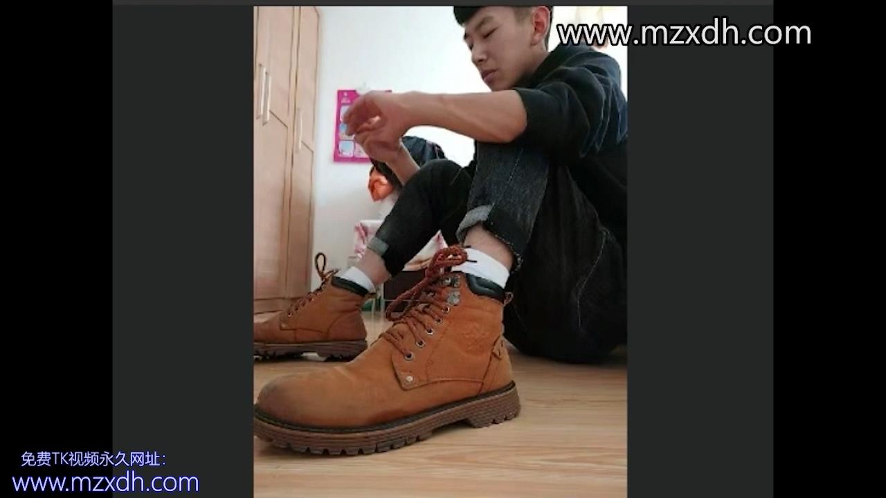 MZB2453-东北男远程视频秀脚