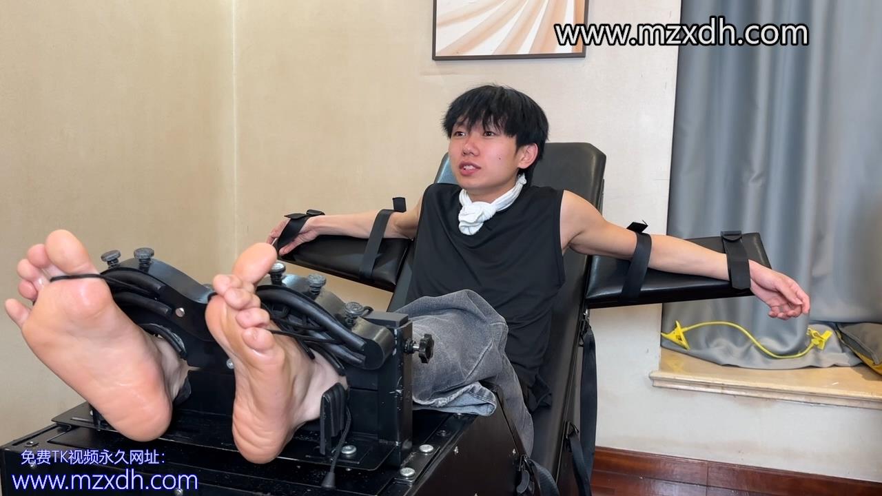 MZB2528-黑衣帅哥被南风挠下集