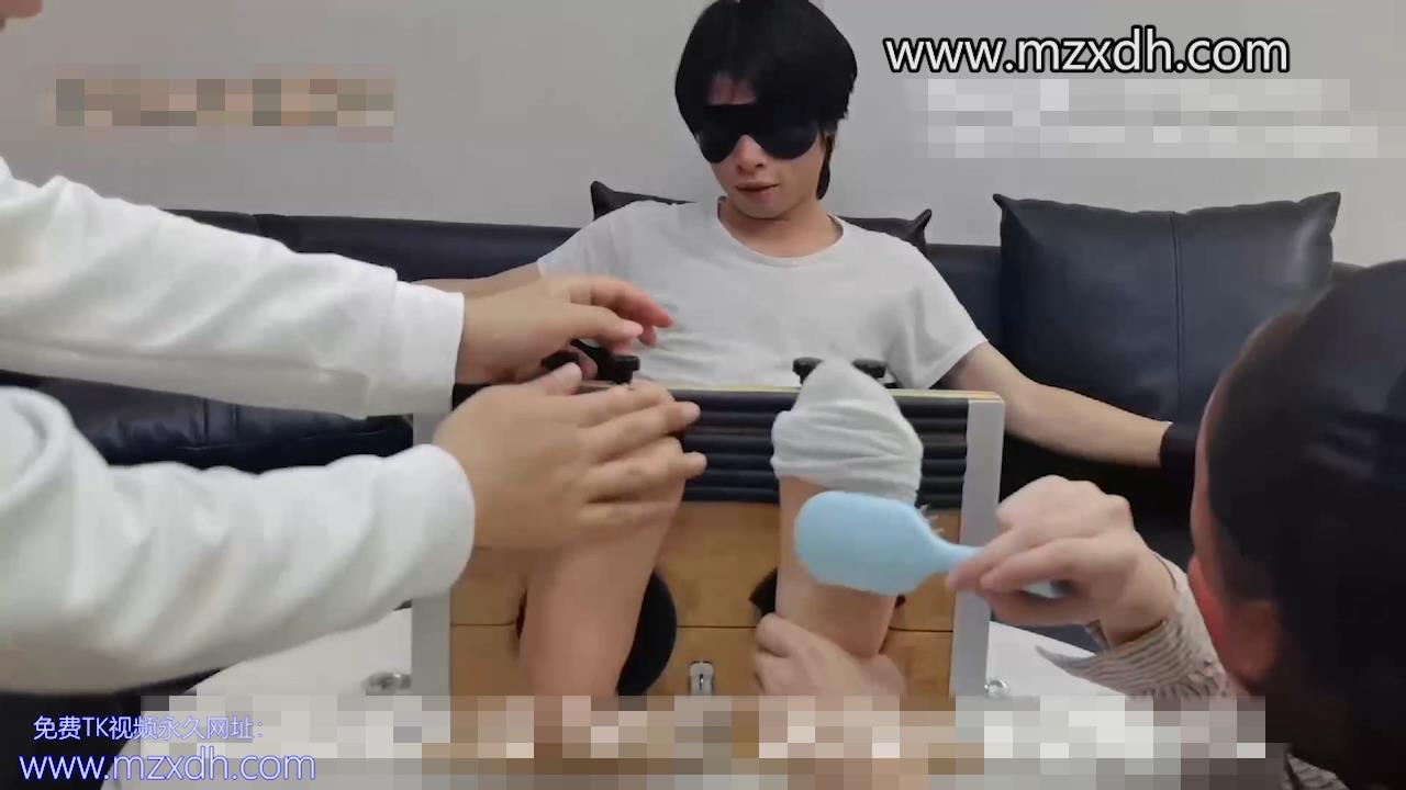 MZB2600-双人狠挠魔都直男研究生足伽