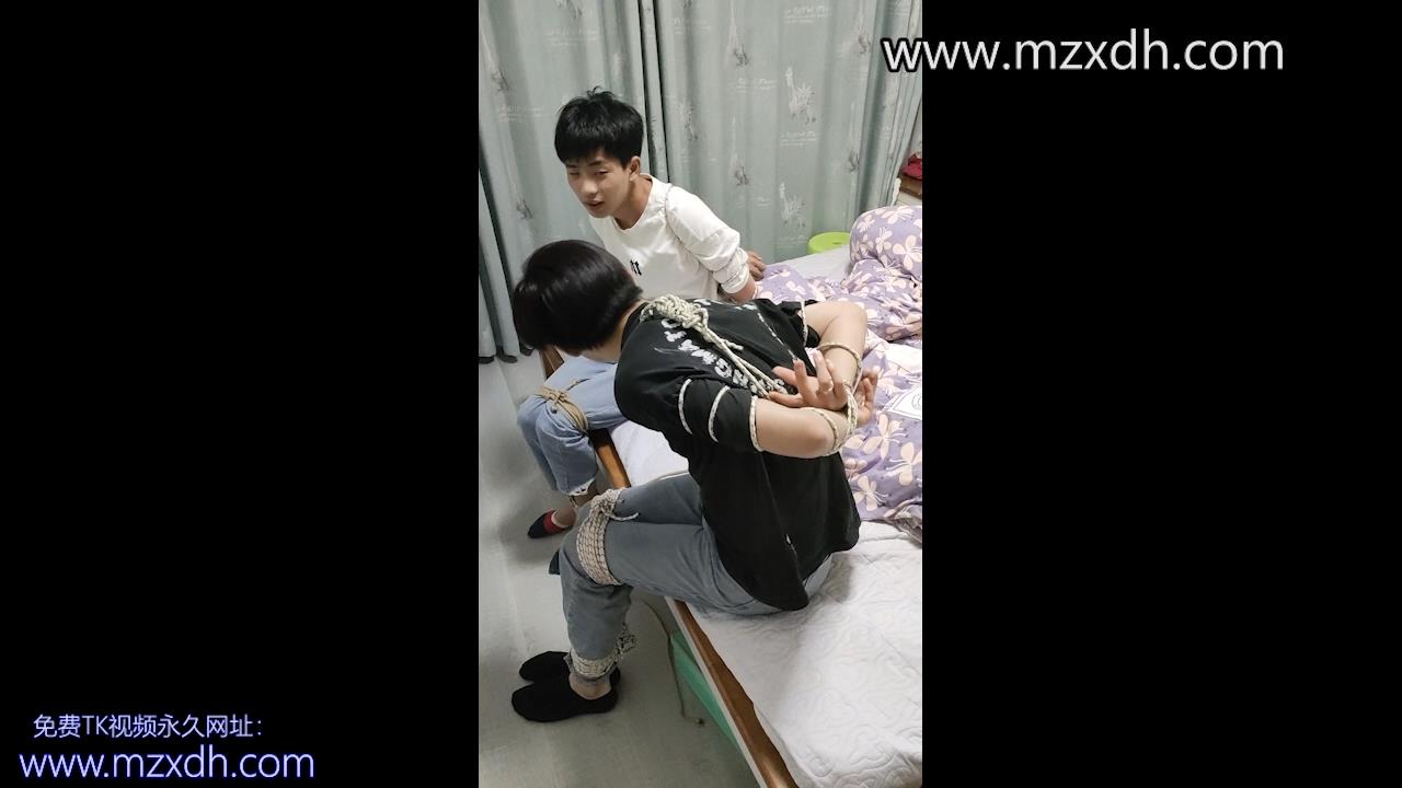 MZB2611-两个帅哥被捆挠下集