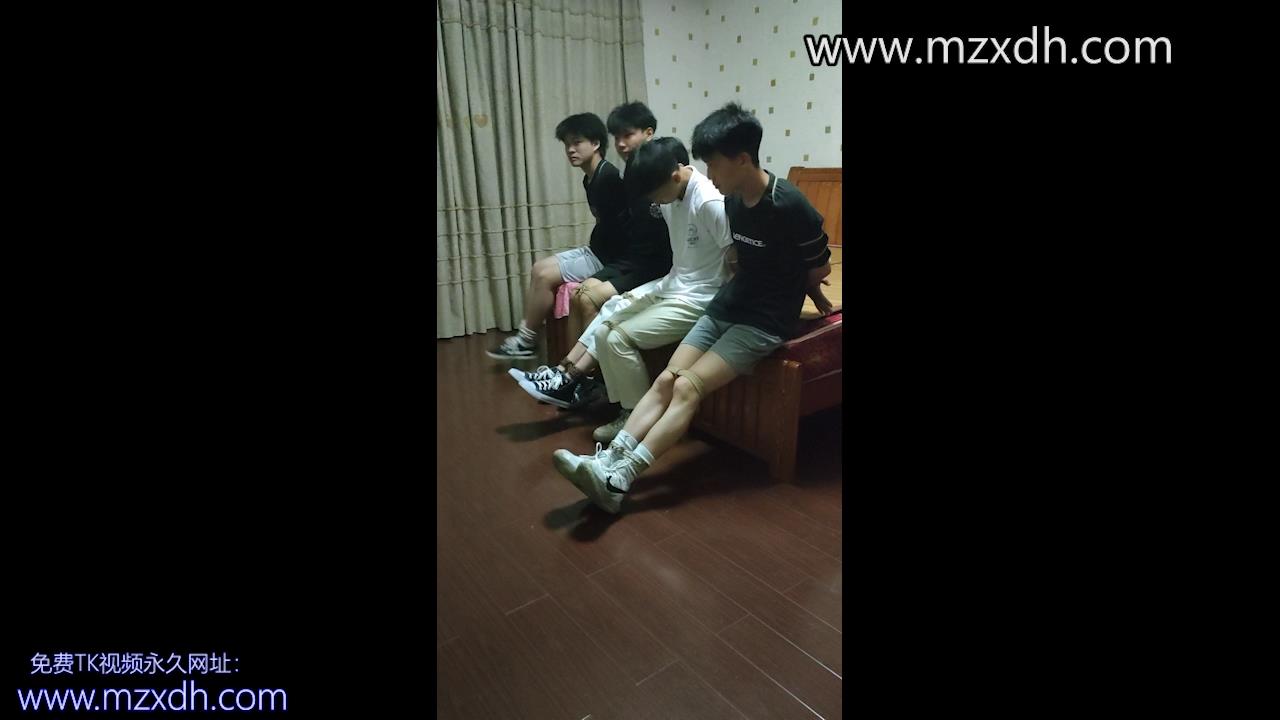 MZB2613-（没有TK）一群帅哥被KB还蹦蹦跳跳