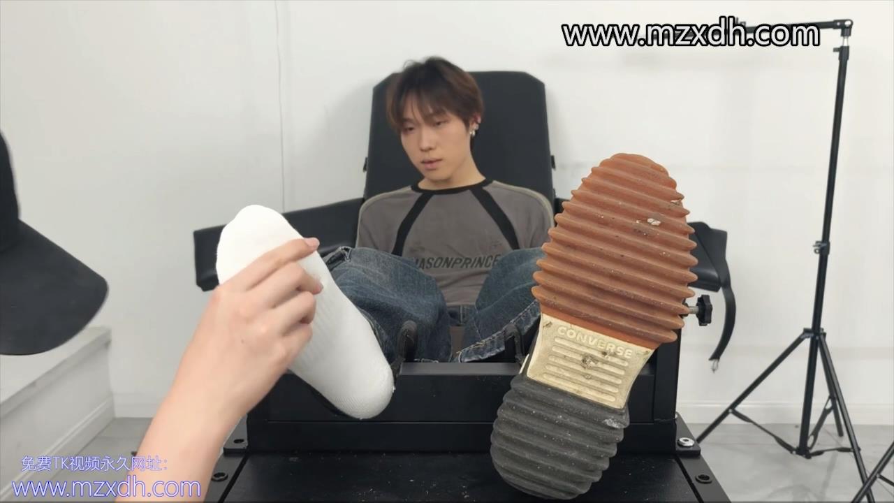 MZB2640-海小哥被挠