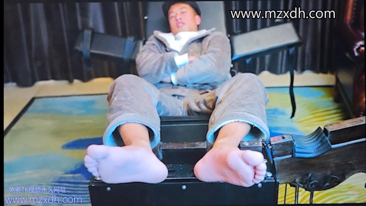 MZB2664-（录屏版）标清白衣男被挠