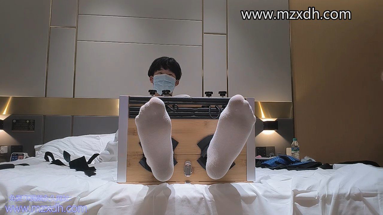 MZB2759-可爱男大被挠