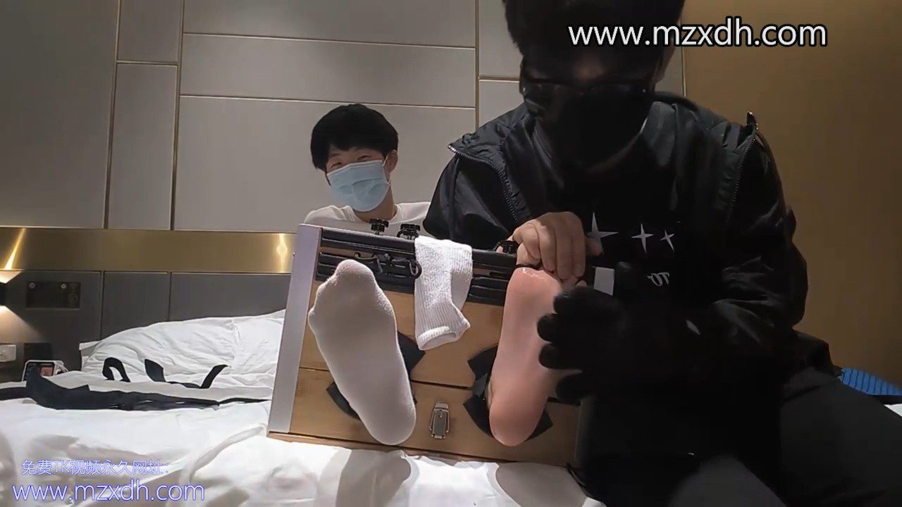 MZB2759-可爱男大被挠