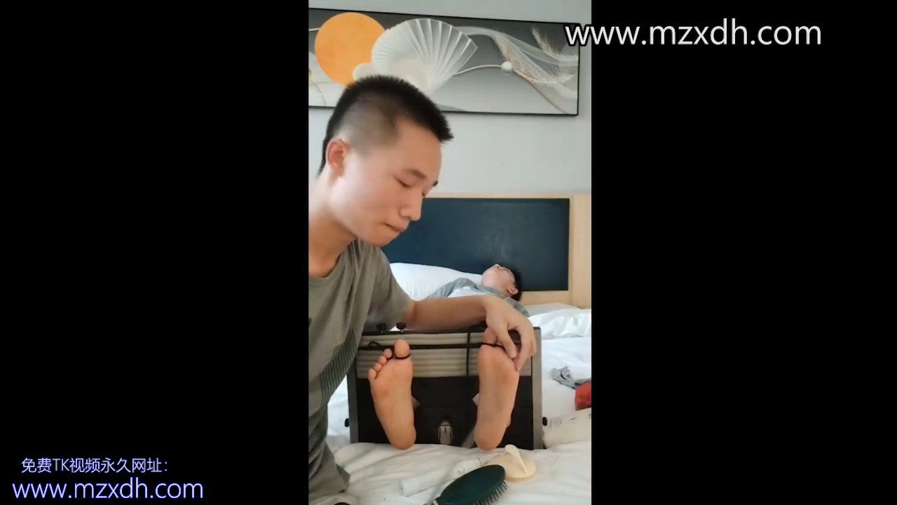 MZB2813-呆呆男高被挠