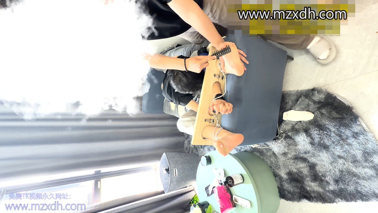 MZB2836-小熊EE被挠