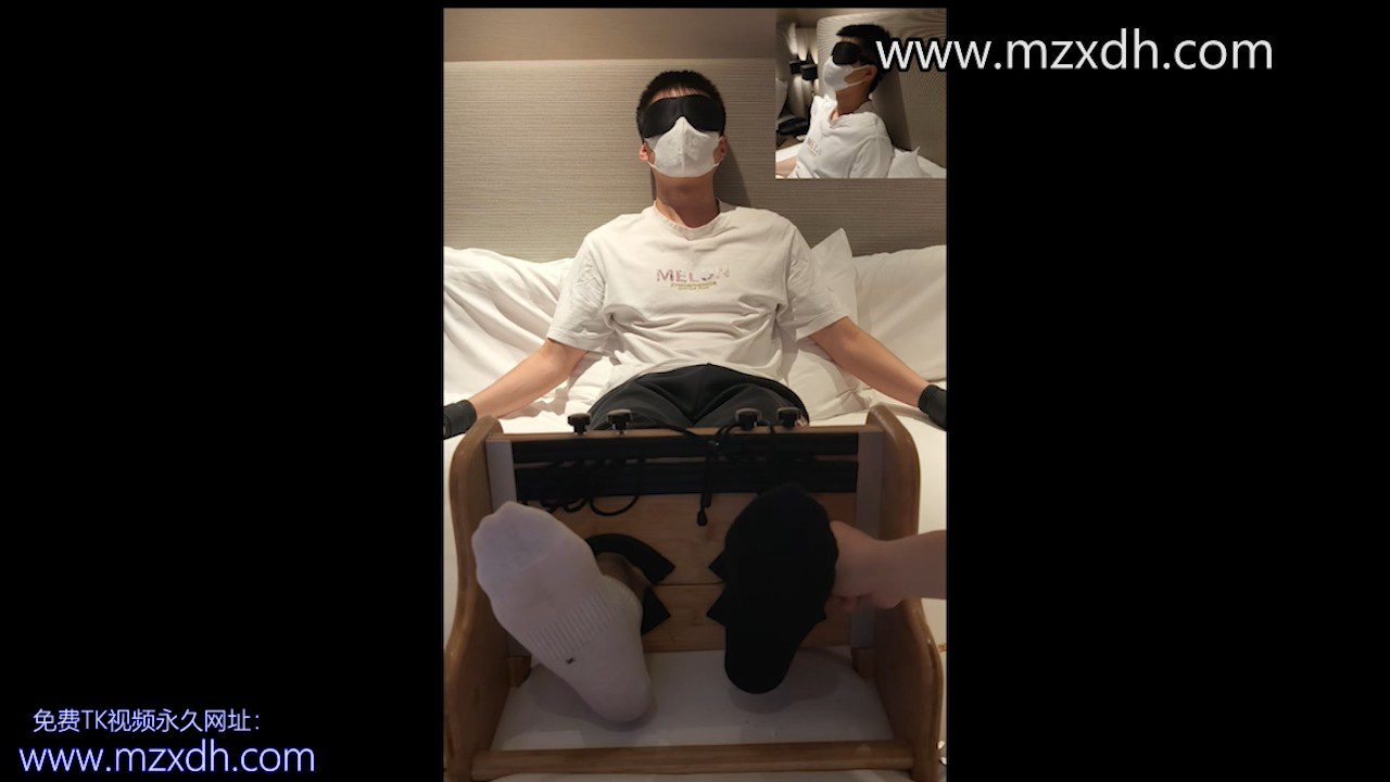 MZB2868-眼罩男被挠