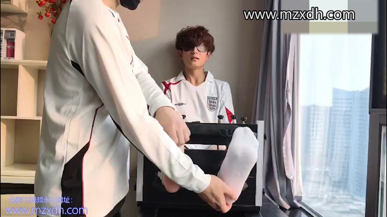MZB2870-卷毛小哥被挠