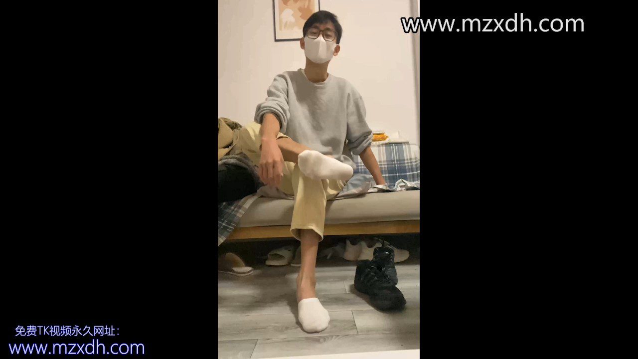 MZB2887-眼镜帅哥的秀脚没有TK