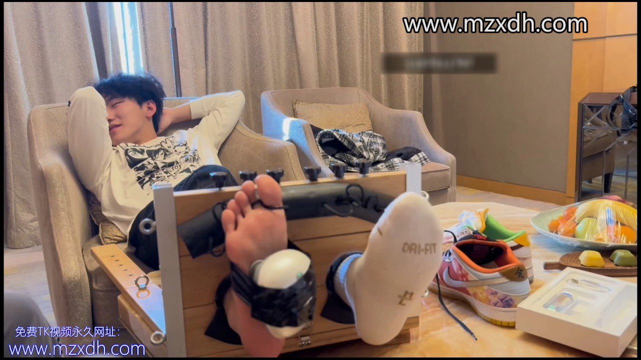 MZB2981-可爱男高被挠
